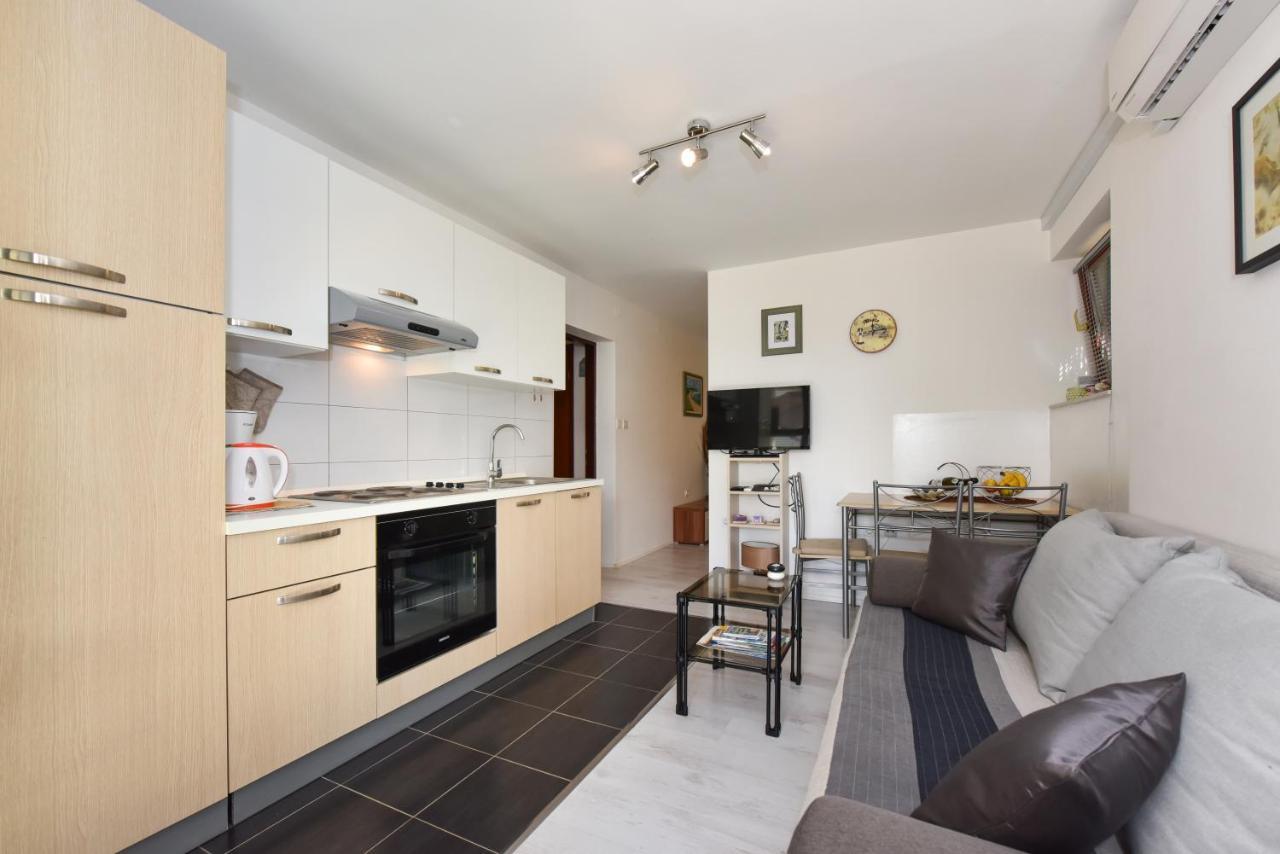 Lovely Apartment In The Groundfloor Zadar Dış mekan fotoğraf