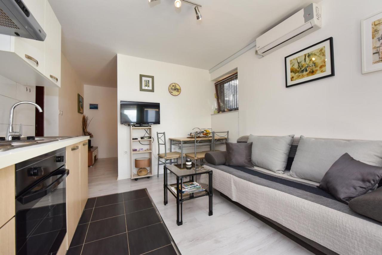 Lovely Apartment In The Groundfloor Zadar Dış mekan fotoğraf