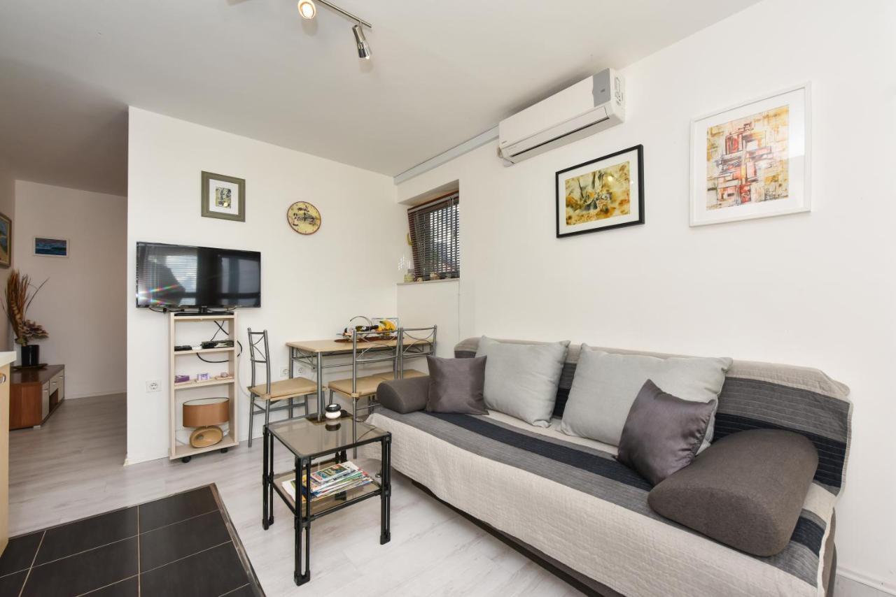 Lovely Apartment In The Groundfloor Zadar Dış mekan fotoğraf